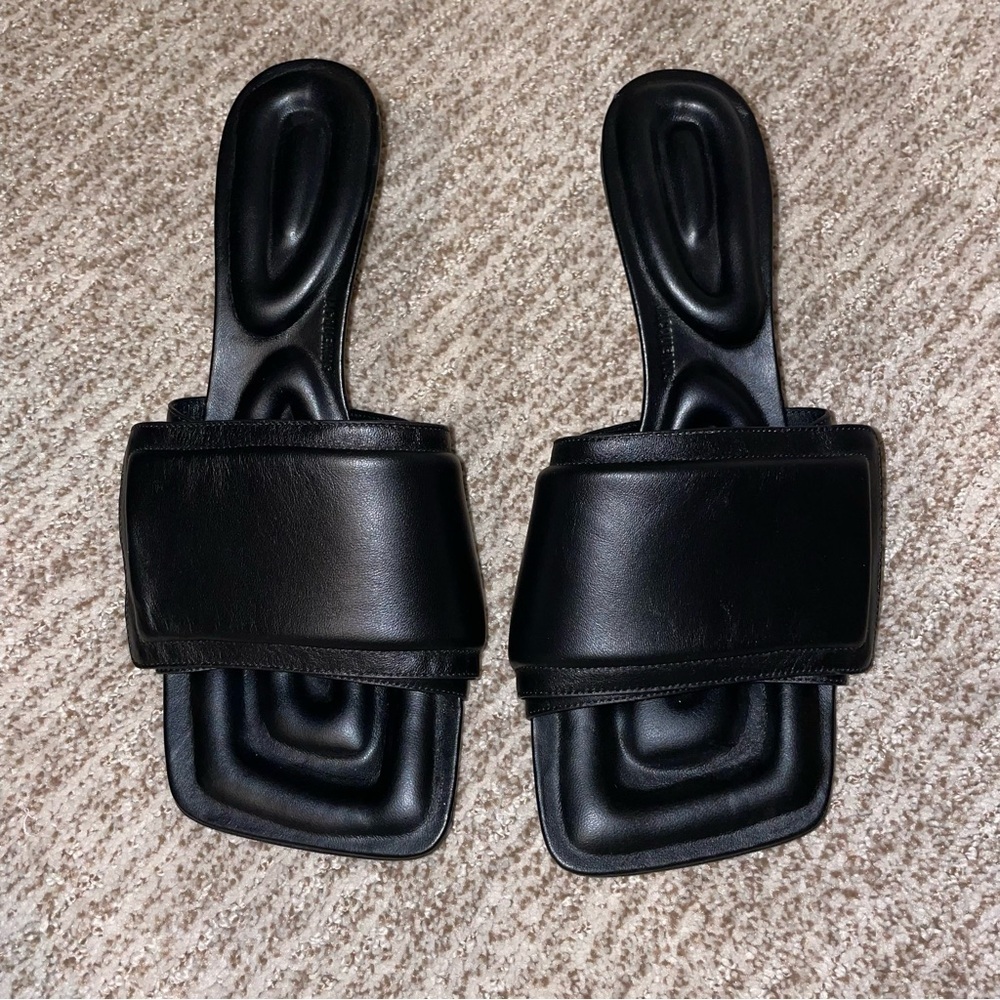 Jacquemus piscine leather mules